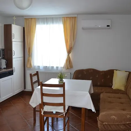 Manuela Appartement Draga Bašćanska