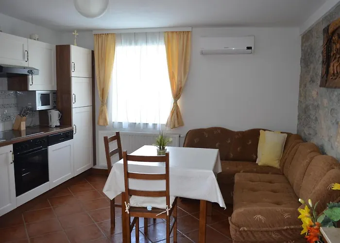 Manuela Appartamento Draga Bašćanska